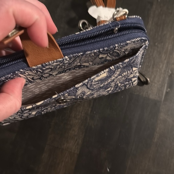 Sakroots Blue Artist Circle Wristlet Crossbody Wallet Fits Smartphone NWT - Picture 6 of 8